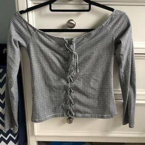 Lace up crop top, good material